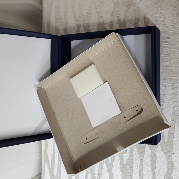 Unmarked Blue and White Empty Earring, Necklace, Jewelry box - Picture 3 of 10